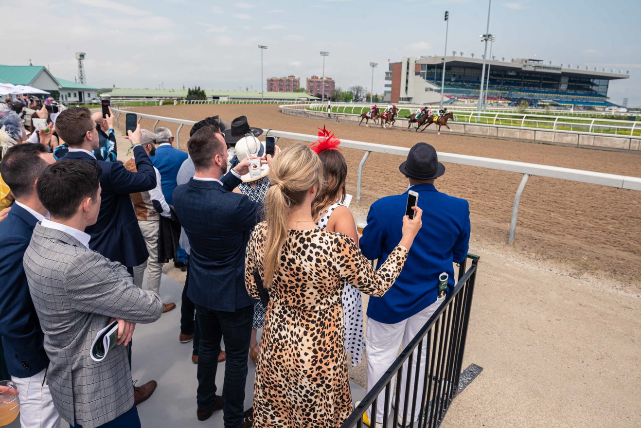 WOODBINE RACETRACK OPENS NEW TRACKSIDE CLUBHOUSE WITH “BEST PATIO IN THE CITY”