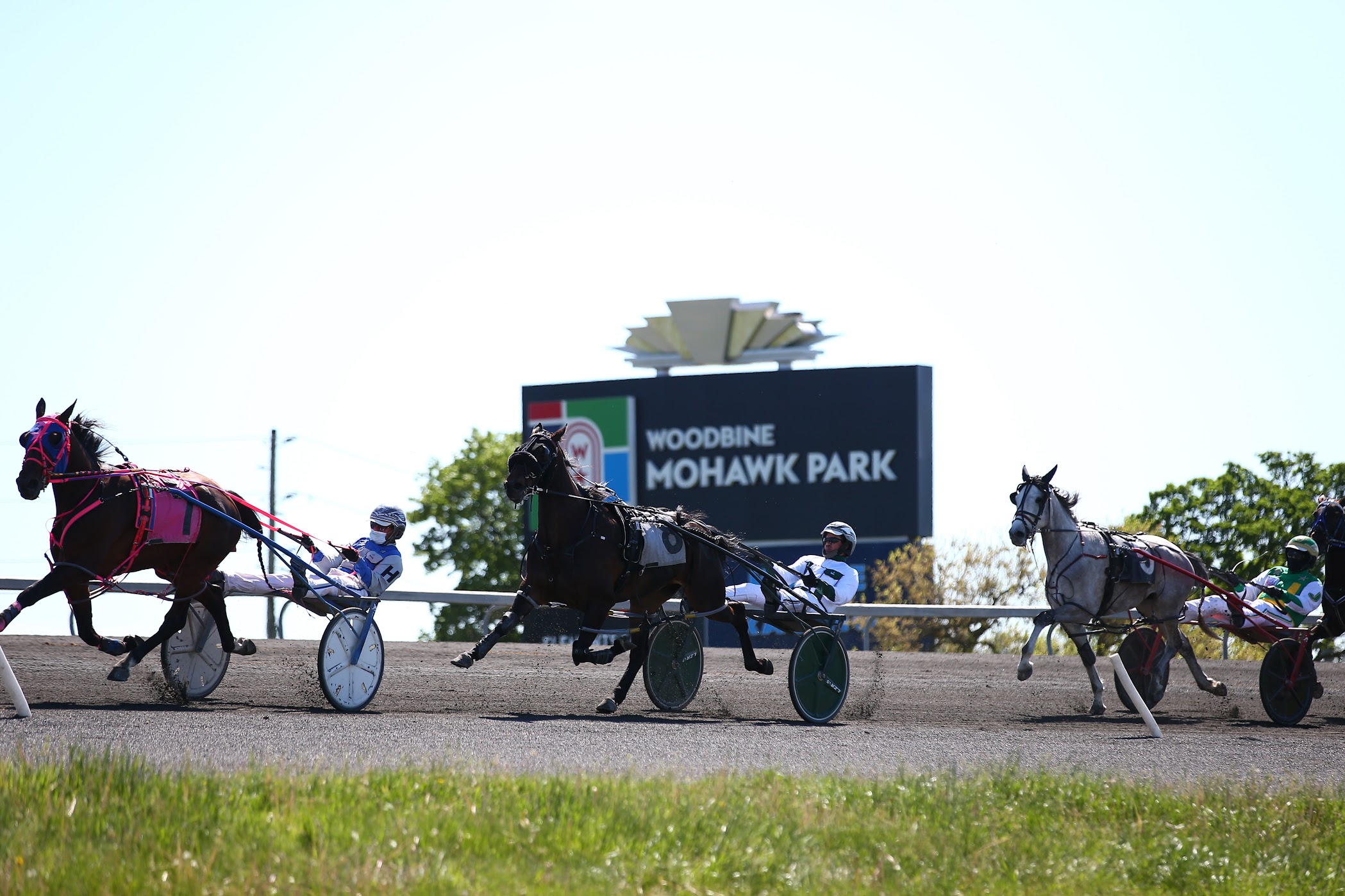 Woodbine Mohawk Park moves qualifiers to Monday Woodbine Mohawk Park