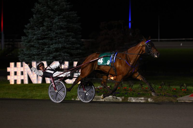 Grace Hill and driver Doug McNair winning the Roses Are Red Final on June 17, 2023 at Woodbine Mohawk Park (New Image Media)