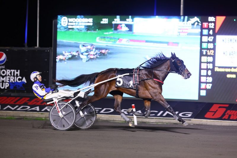 Drawn Impression and driver Louis-Phillippe Roy winning the Peaceful Way final on August 26, 2023 at Woodbine Mohawk Park (New Image Media)