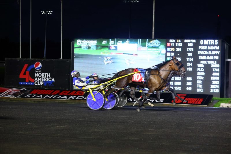 Resilience and driver Louis-Philippe Roy winning an OSS Gold leg on August 15, 2023 at Woodbine Mohawk Park (New Image Media)