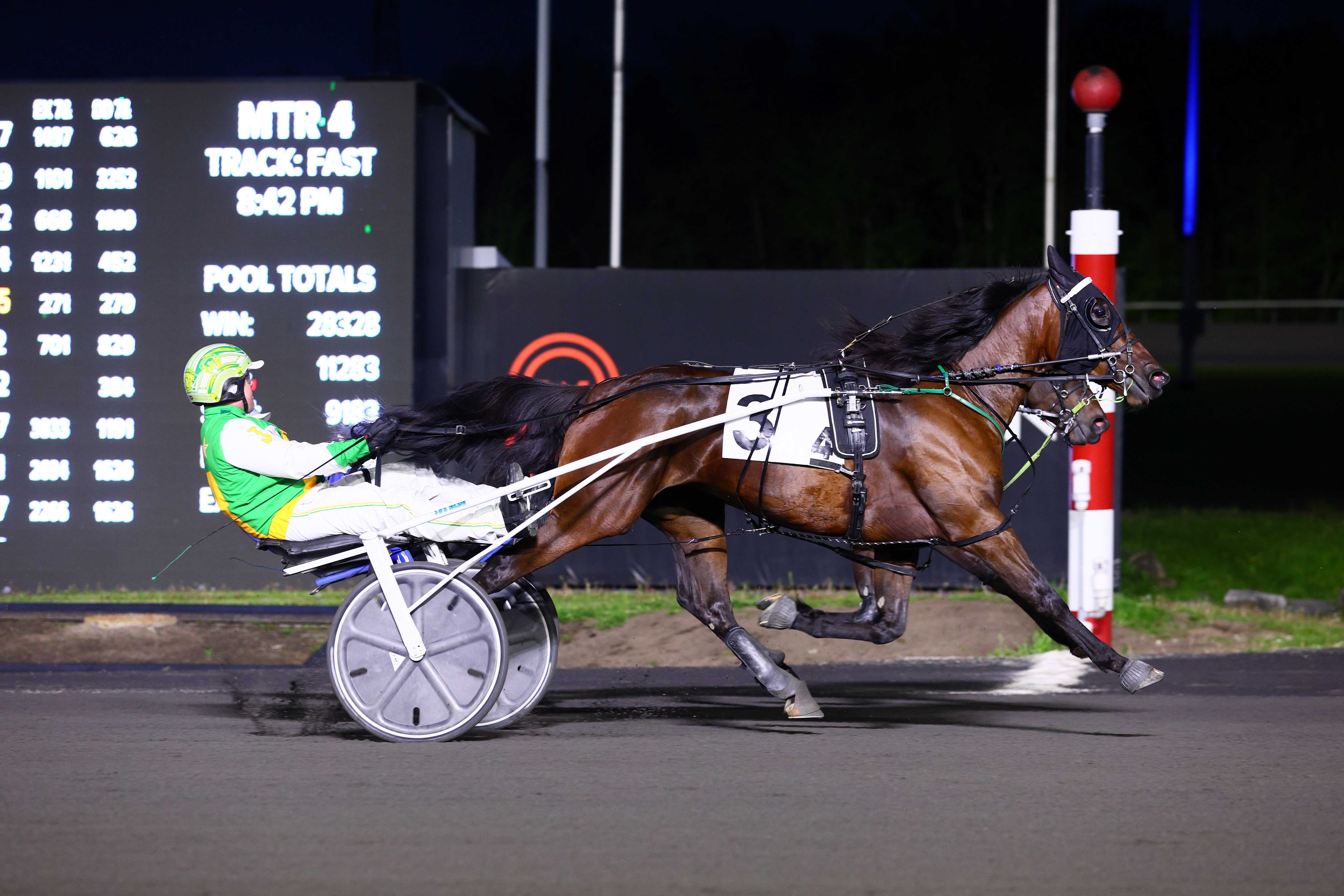 R Liza and driver Jody Jamieson winning the SBOA Filly Trot Final on May 11, 2024 at Woodbine Mohawk Park (New Image Media)