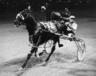 Robra Glider “glides” to victory to become the very first winner of an OSS event on June 1,1974 at Garden City Raceway. Ron Feagan, a 32 year old horseman from Goderich, Ont., was in the sulky and was also co-owner of this history-making three-year-old pacer. A son of Meadow Gene – Rich Melody, the colt went on to season’s earnings of $ 40,025. This was a great moment in the history of Ontario harness racing and, of course, the OSS.