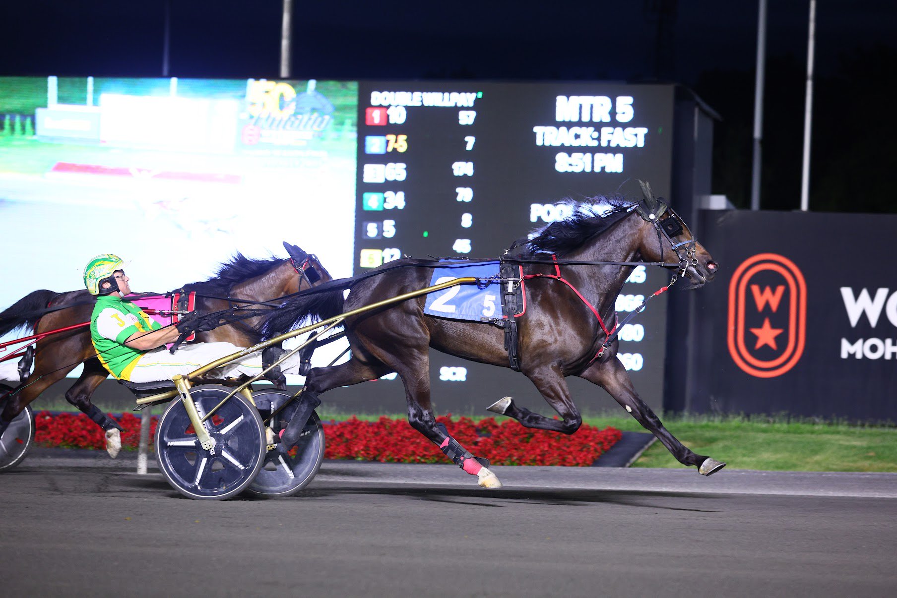 Monalishi and Jody Jamieson winning the OSS Mid-Season Challenge. (New Image Media)