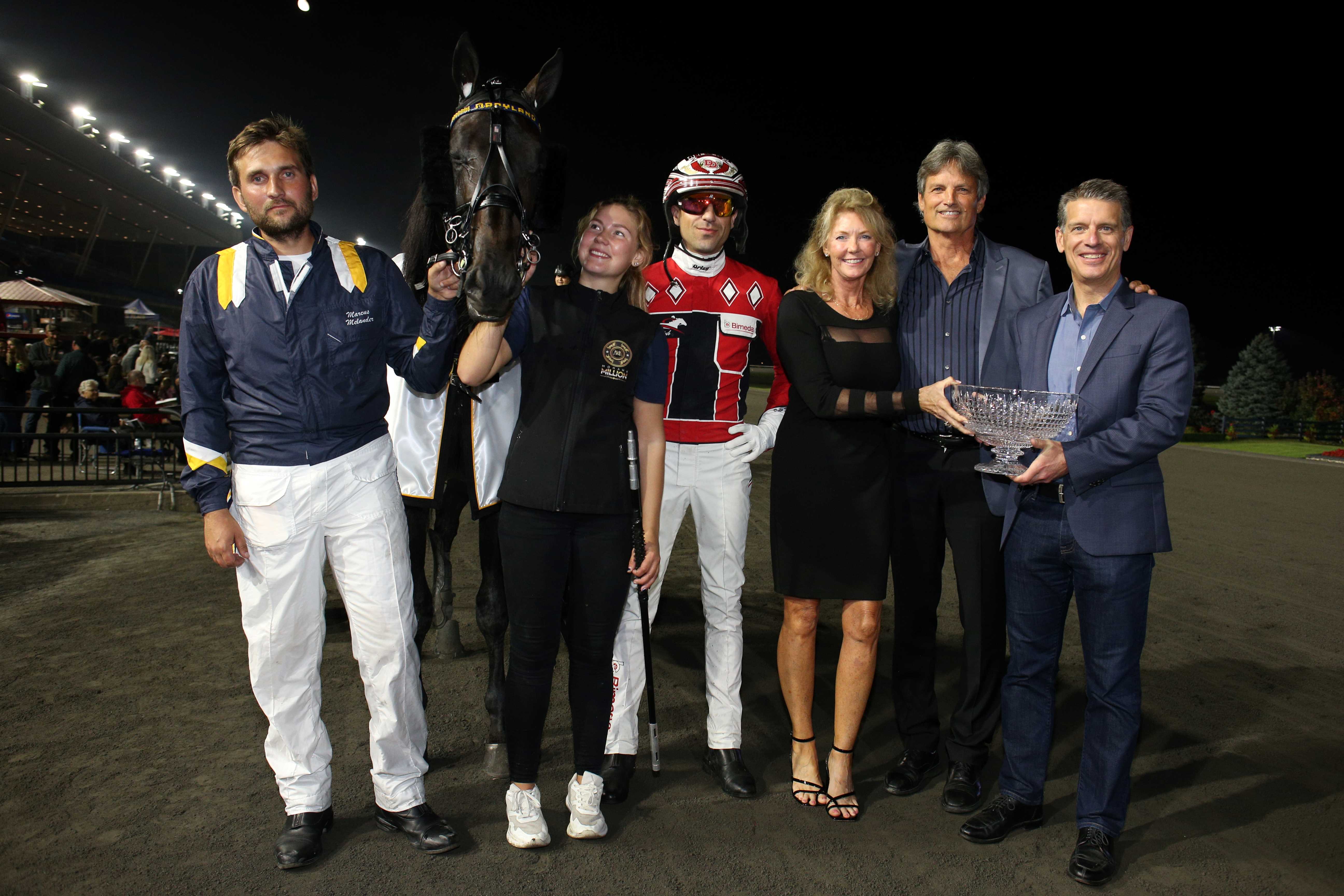 Michael Copeland, CEO Woodbine Entertainment, presenting the Mohawk Million trophy to the connections of Maryland (New Image Media)