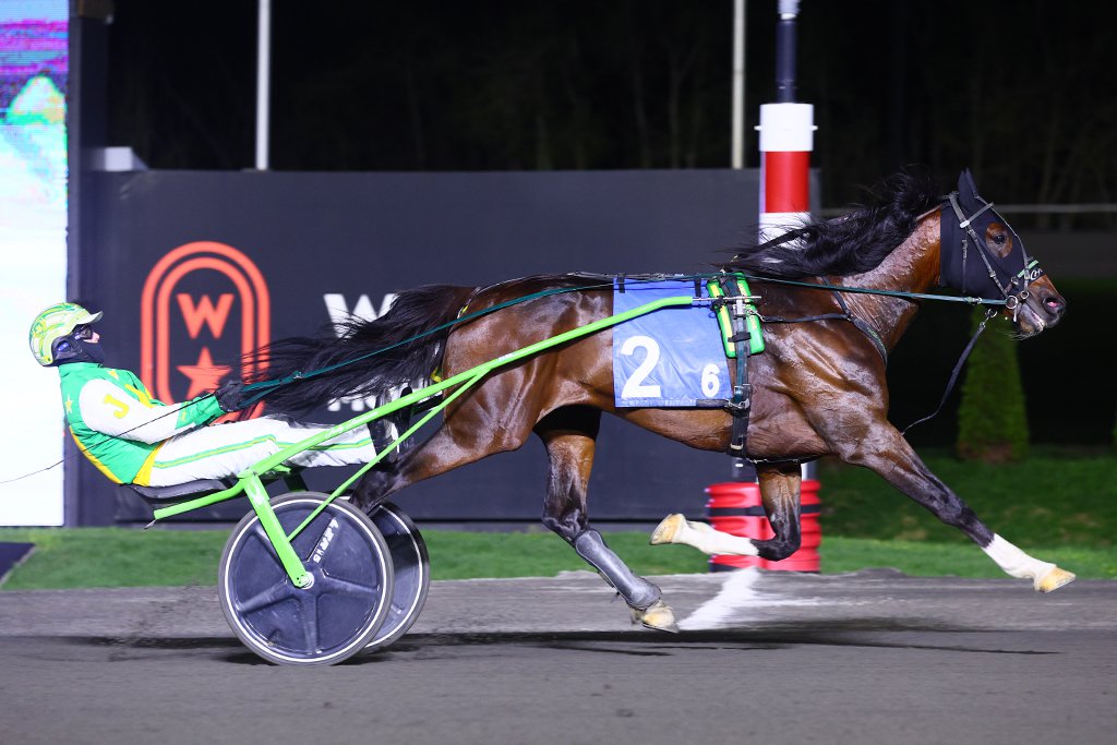 Paquet and driver Jody Jamieson. (New Image Media)