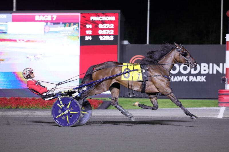 Athenas Girl and Dexter Dunn winning the Peaceful Way. (New Image Media)