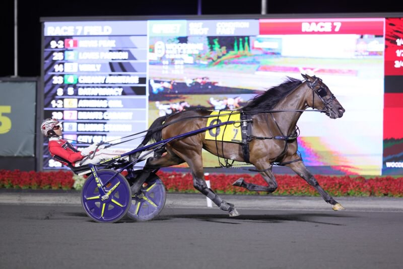 Athenas Girl and Dexter Dunn winning the Peaceful Way (G1). (New Image Media)