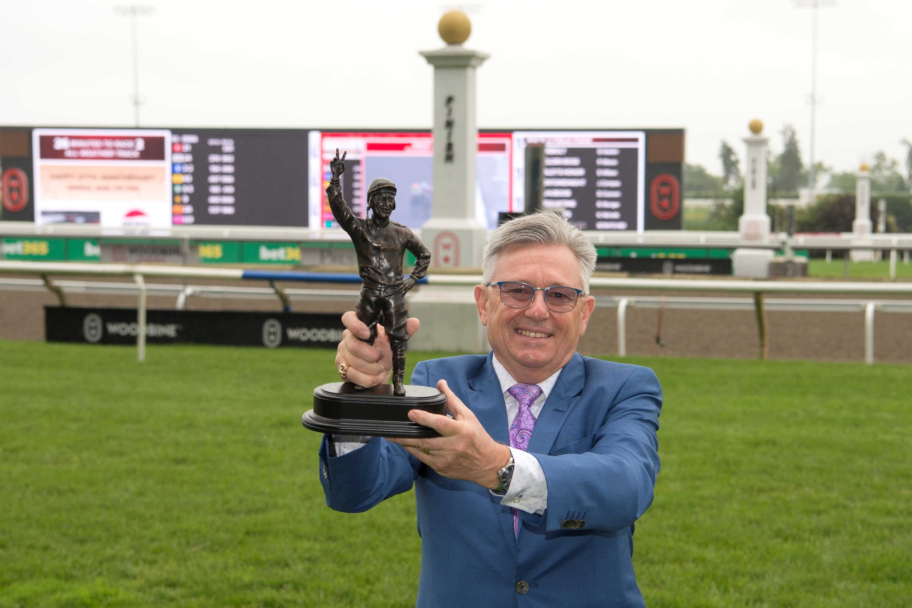 Gunnar Lindberg after receiving the 2024 Avelino Gomez Memorial Award at Woodbine (Michael Burns Photo)