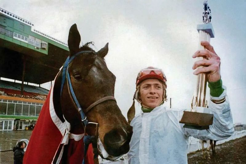 Jockey Irwin Driedger and Astral Moon in 1982